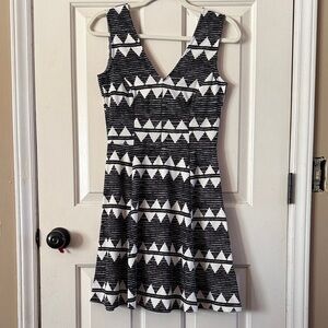 H&M Black and White Geometric Print Dress Sz S